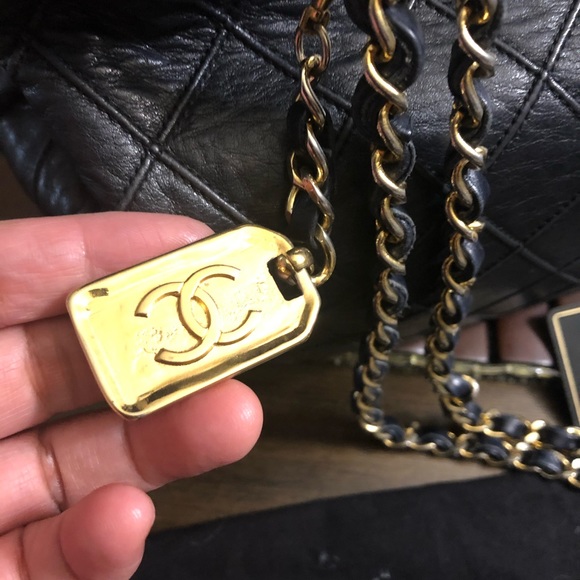 Authentic CHANEL Dark Navy Lambskin Tote - Picture 3 of 16